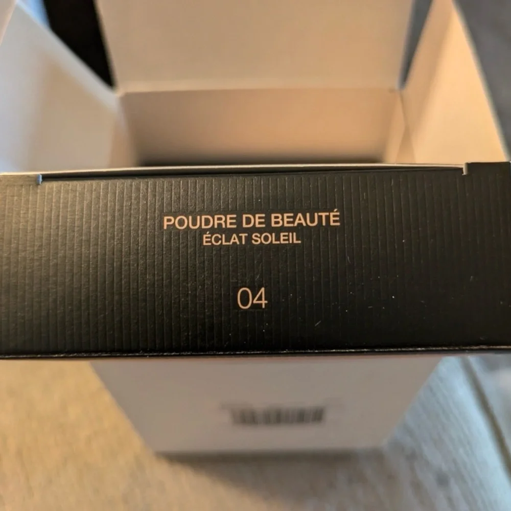 🪄✨ NEW Gucci Bronzing Powder in Tan..04 - Picture 2 of 4